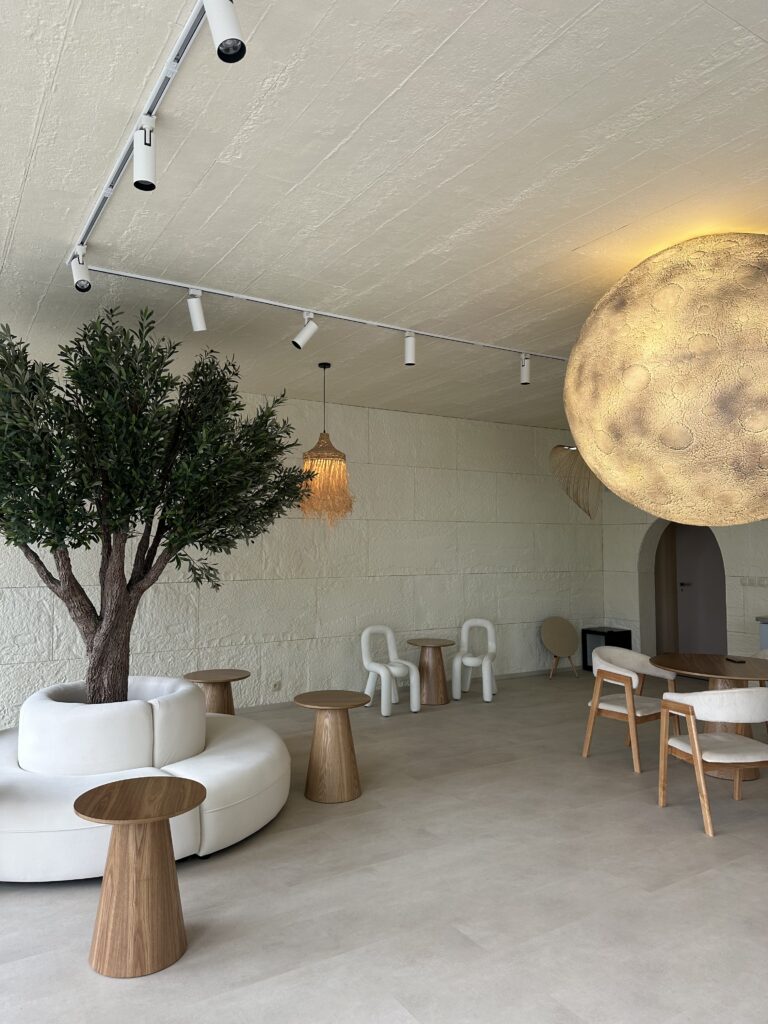Kaviareň a priestory MoonLife Lab Centrum v Poprade